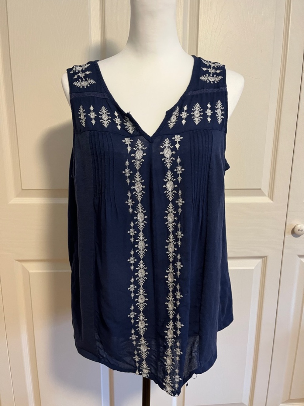 Westport Navy Sleeveless V-Neck Tank with White Embroidery, size 1x